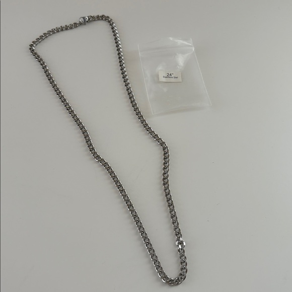Mens Sliver 5mm Cuban Chain 24’ - Picture 3 of 5